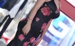 女生迈开腿让男生打扑克PPT